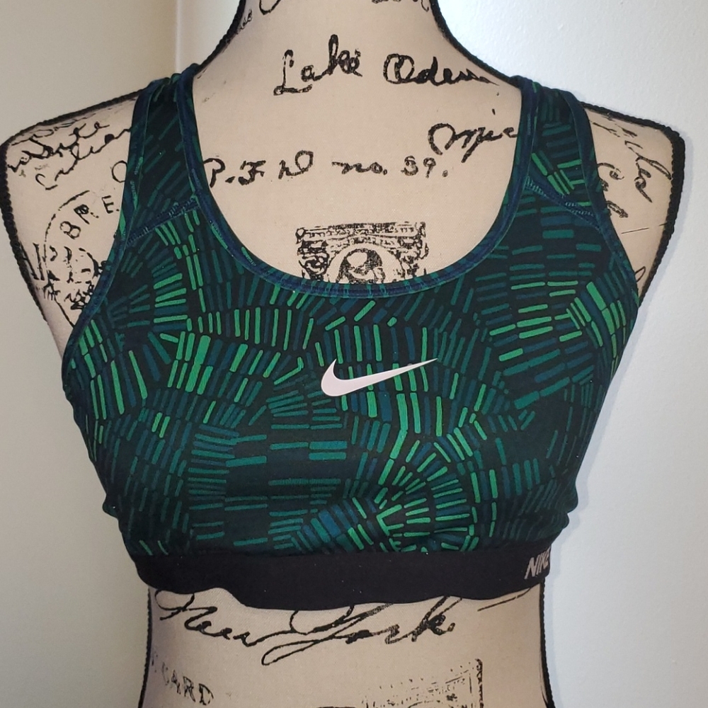 Nike pro sports bra
